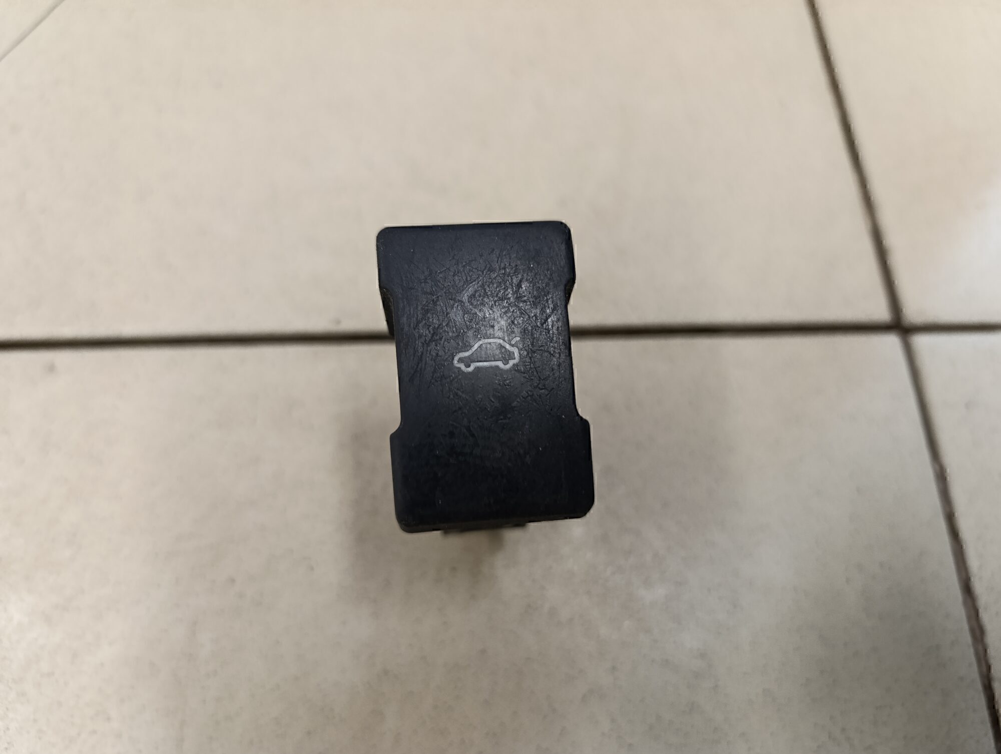 Кнопка открывания багажника GEELY EMGRAND EC7 2011-2016