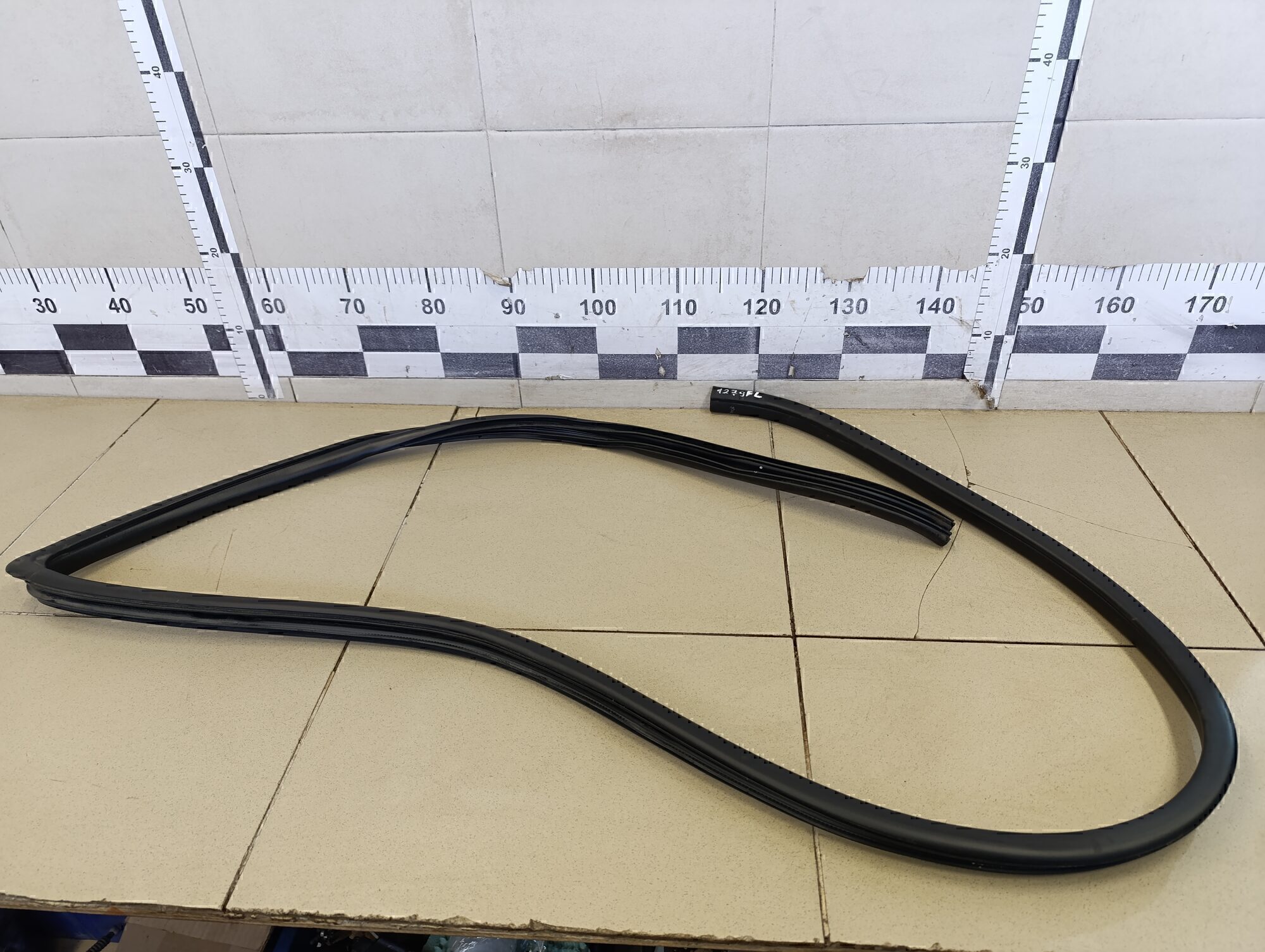 Уплотнитель проема двери GEELY EMGRAND EC7 2011-2016