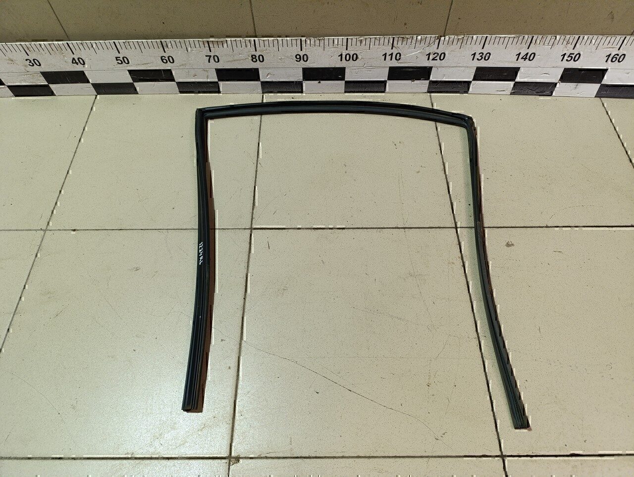 Уплотнитель стекла двери HYUNDAI Elantra 2000-2005