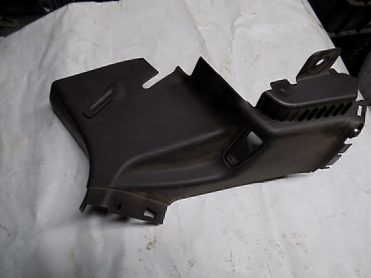 Обшивка стойки FORD Focus III 2011>