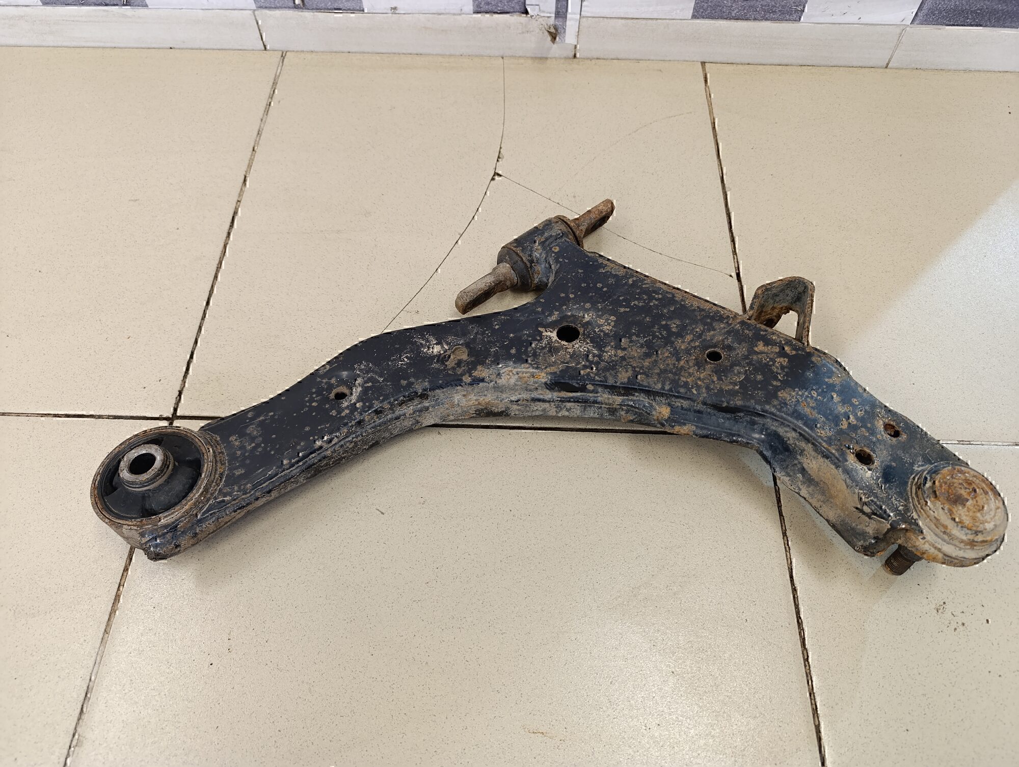 Рычаг передний левый HYUNDAI Elantra 2000-2005