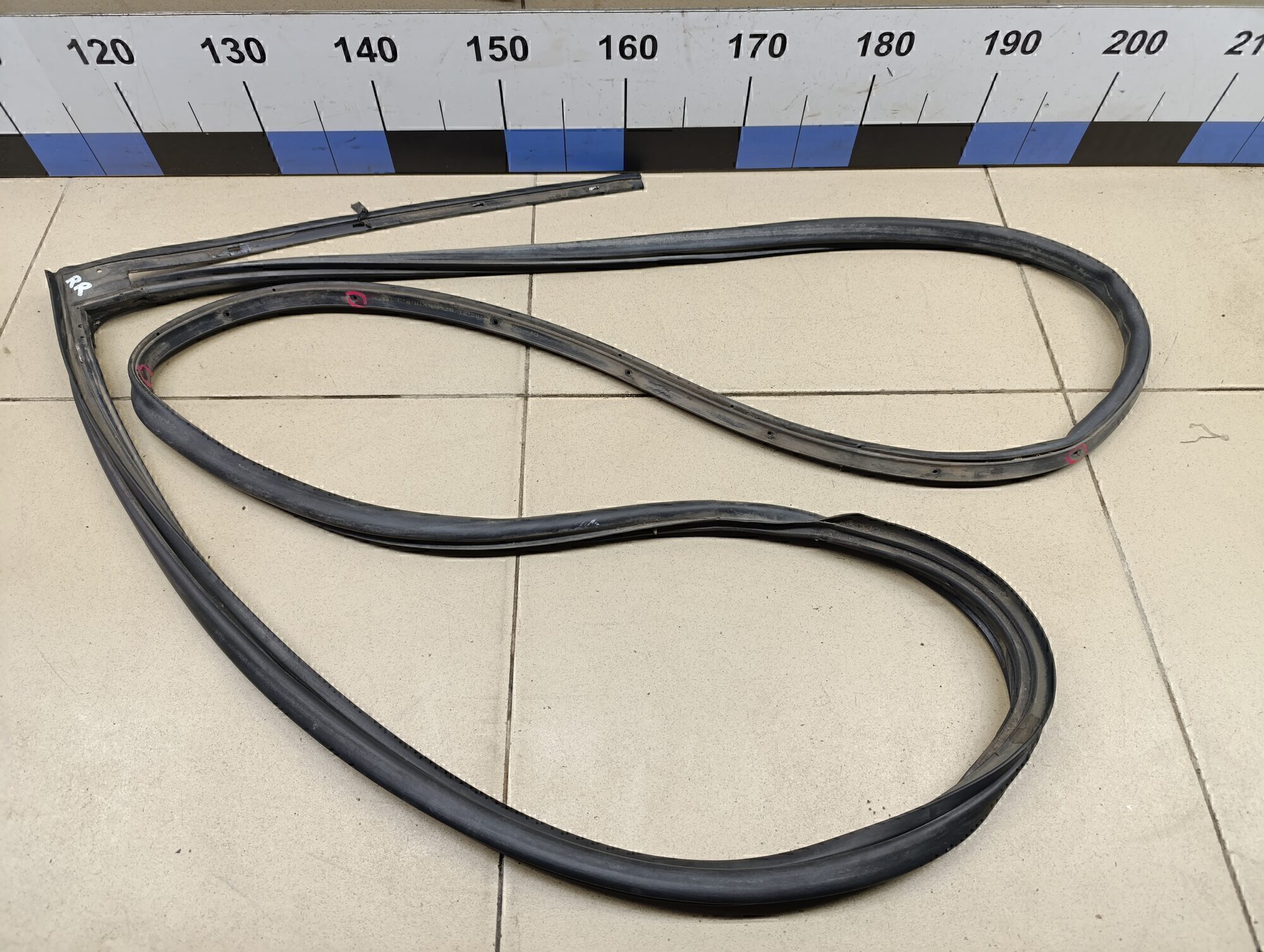 Уплотнитель двери HYUNDAI Elantra 2000-2005