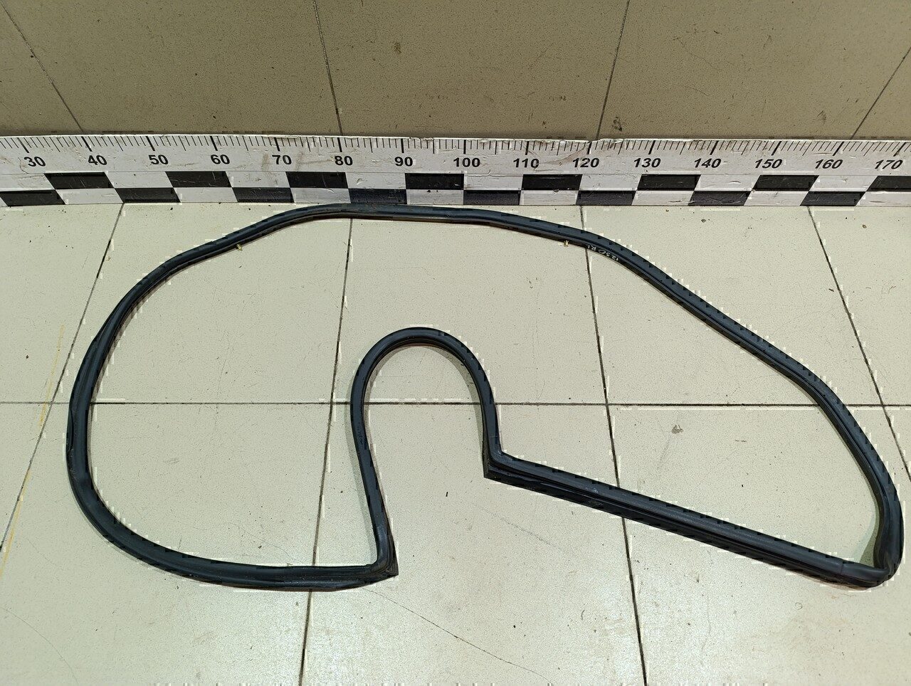 Уплотнитель двери MITSUBISHI Space Star 1998-2004