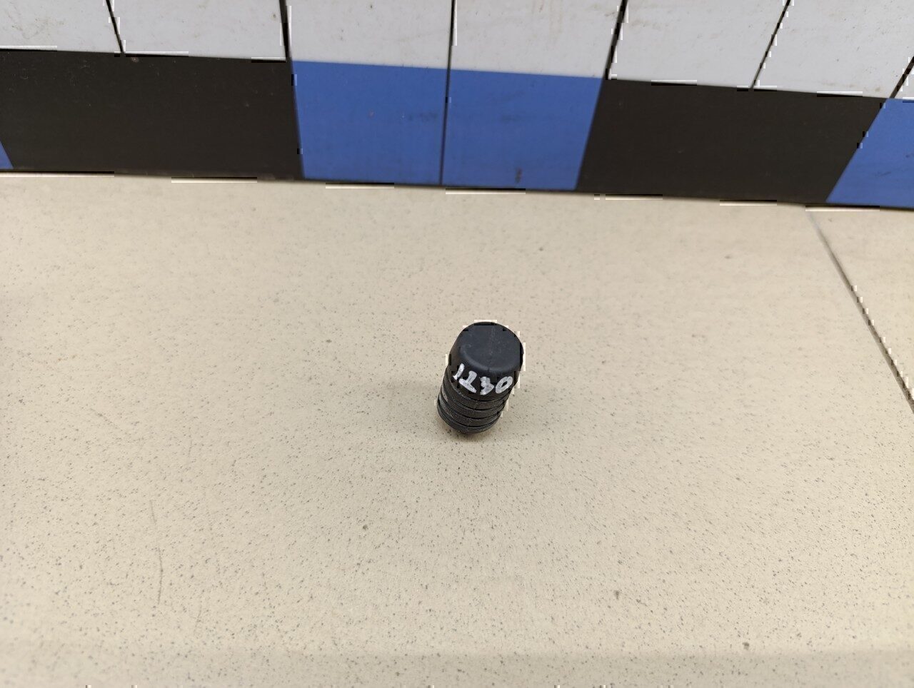 Отбойник крышки багажника MITSUBISHI Carisma (DA) 1999-2003