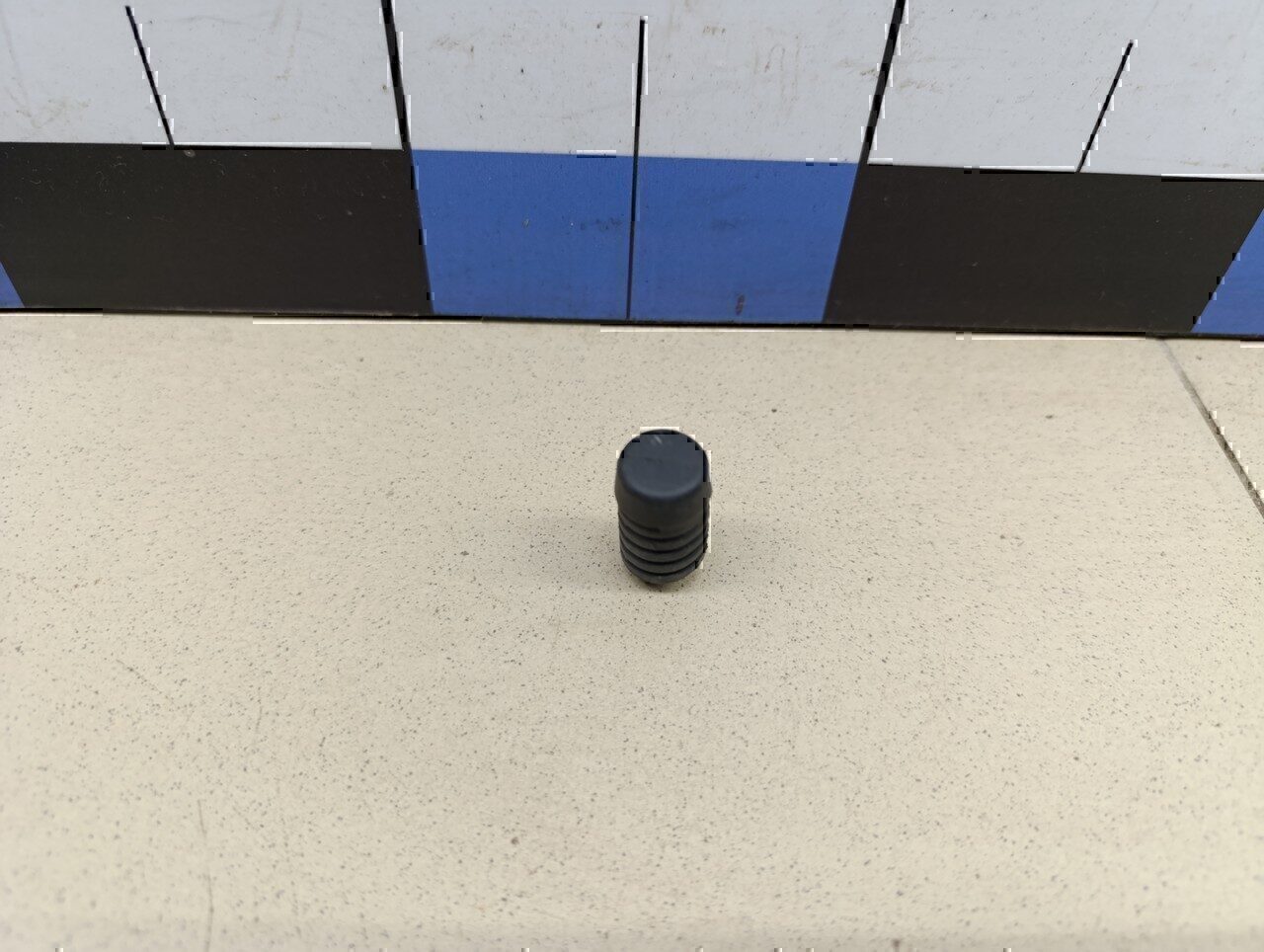 Отбойник крышки багажника MITSUBISHI Carisma (DA) 1999-2003