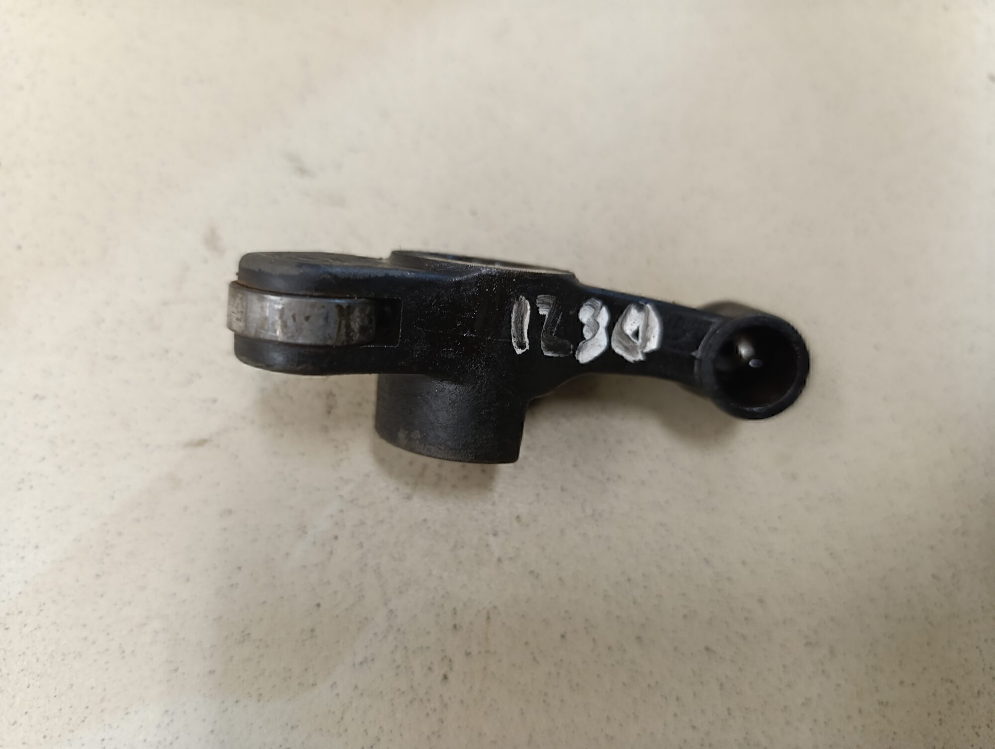 Рокер впуск. MITSUBISHI Space Star 1998-2004