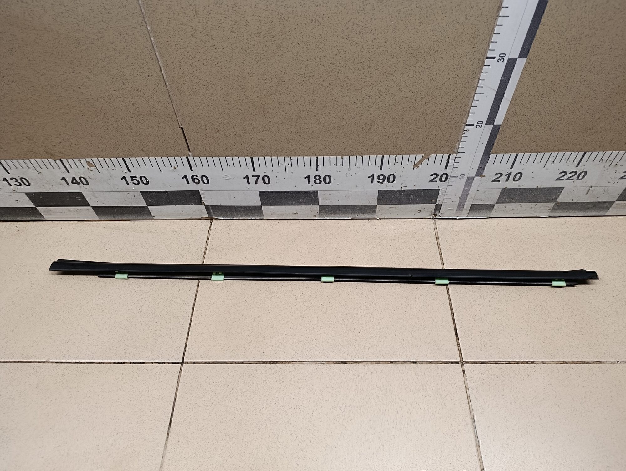 Накладка стекла переднего правого KIA Spectra 2001-2011