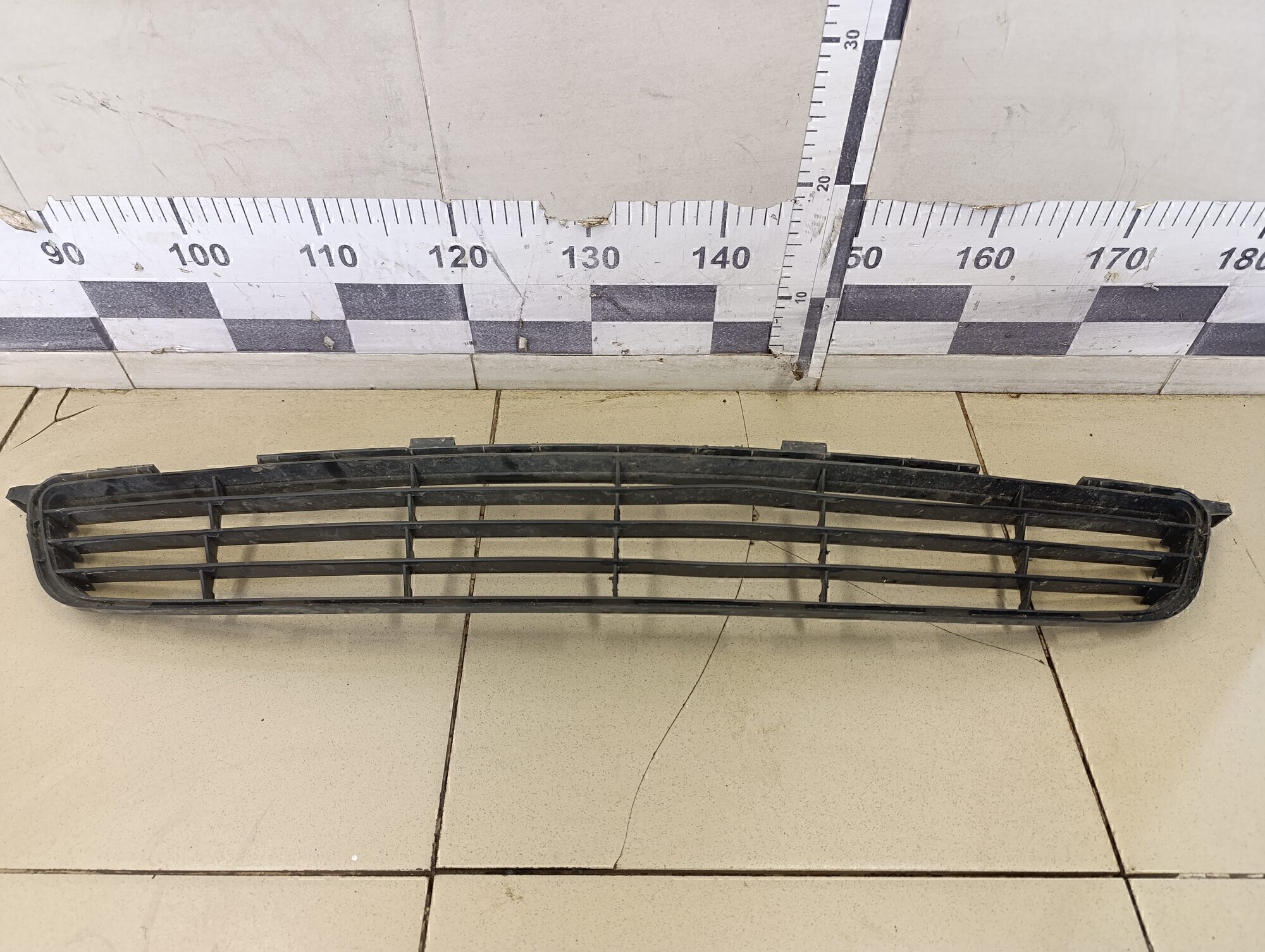 Решетка в бампер центральная TOYOTA Corolla E15 2006-2013