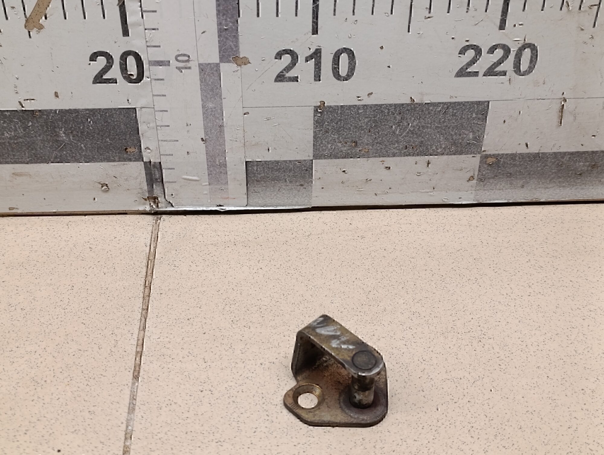 Ответная часть замка двери MERCEDES-BENZ Sprinter (901-905)/Sprinter Classic (909) 1995-2006