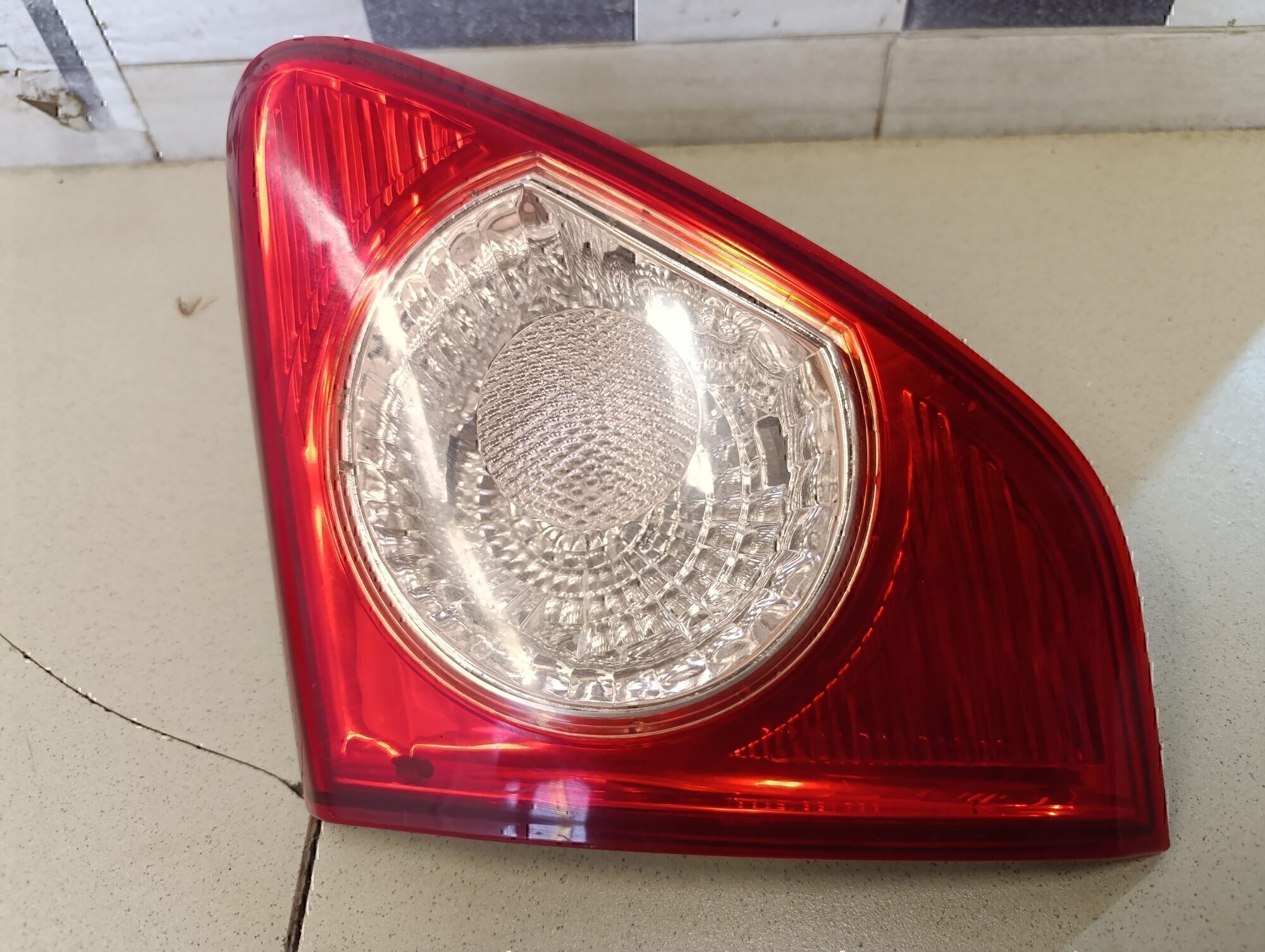 Фонарь задний внутренний правый TOYOTA Corolla E15 2006-2013