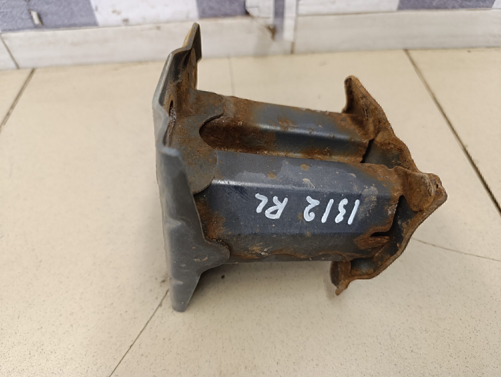 Кронштейн усилителя заднего бампера левый TOYOTA Corolla E15 2006-2013