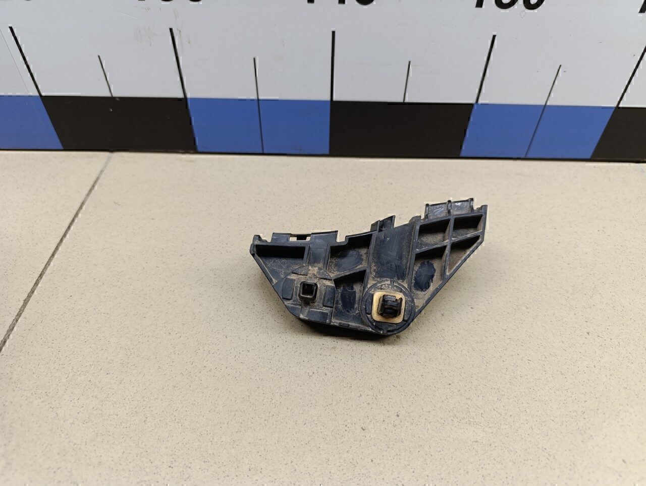 Кронштейн заднего бампера левый TOYOTA Corolla E15 2006-2013