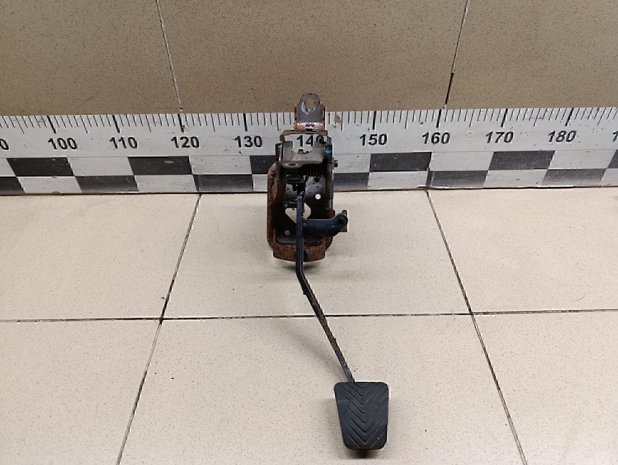 Педаль сцепления KIA Cerato 2009-2013