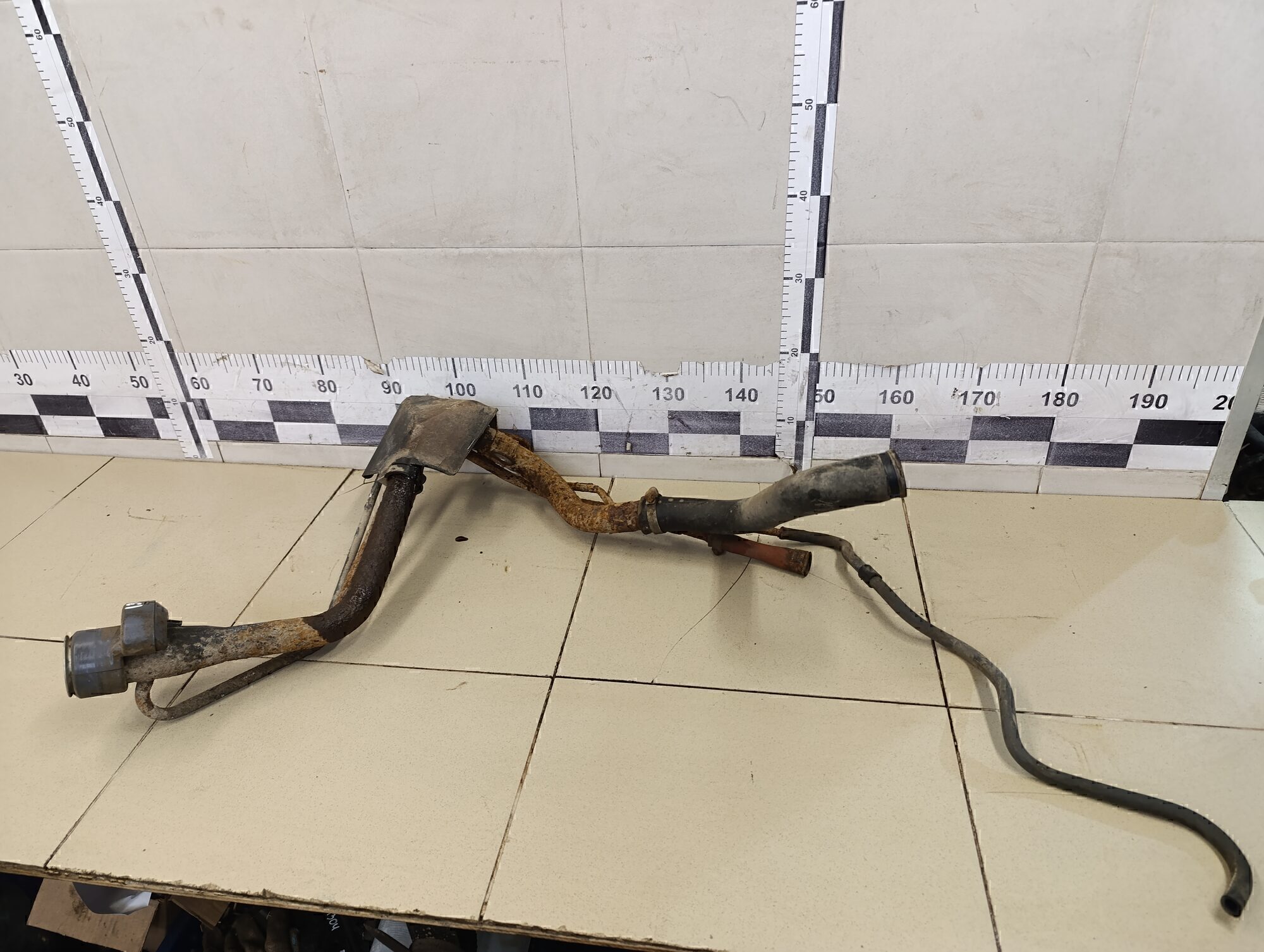 Горловина топливного бака TOYOTA Corolla E15 2006-2013