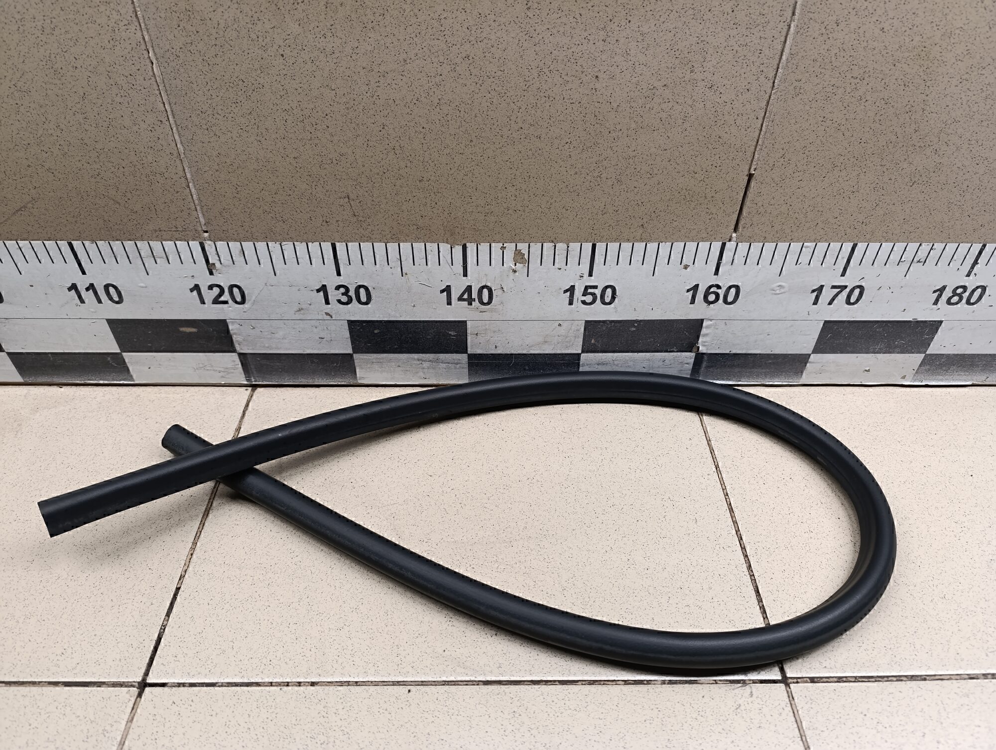 Уплотнитель капота KIA Cerato 2009-2013