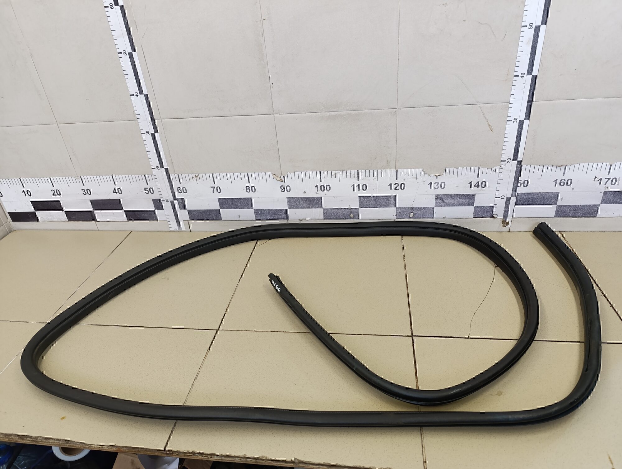 Уплотнитель проема двери FORD Focus II 2005-2008