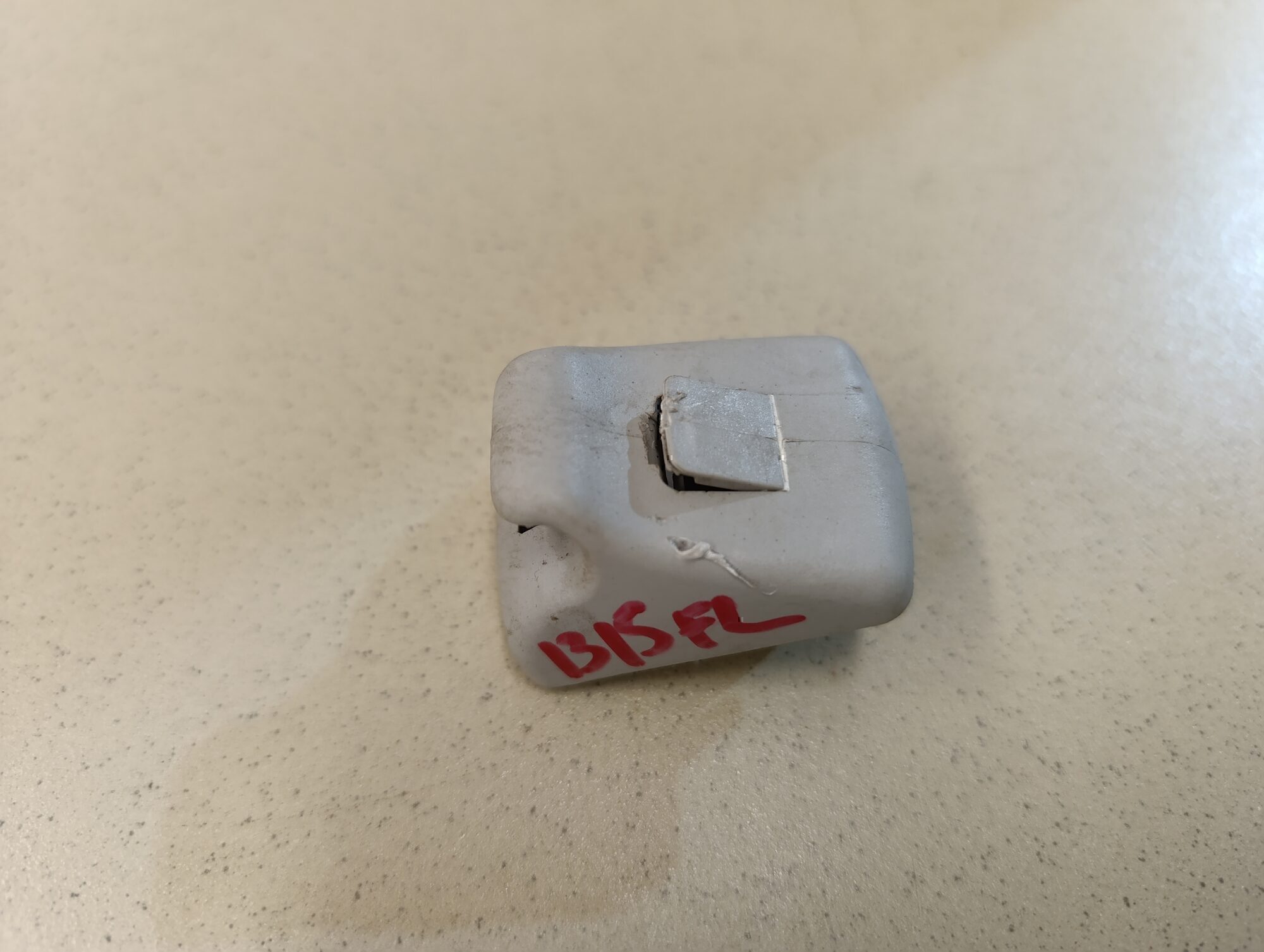 Крючок солнцезащитного козырька FORD Focus II 2005-2008