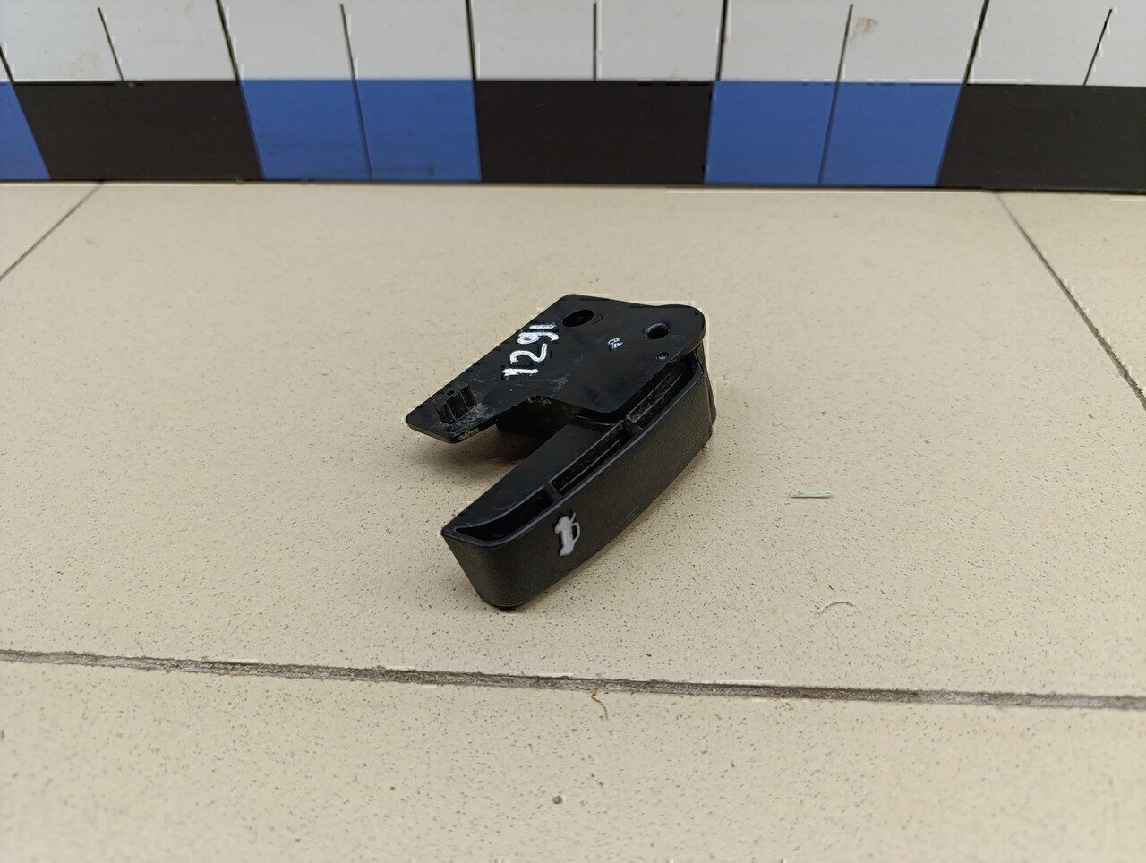 Ручка открывания капота Hummer H2