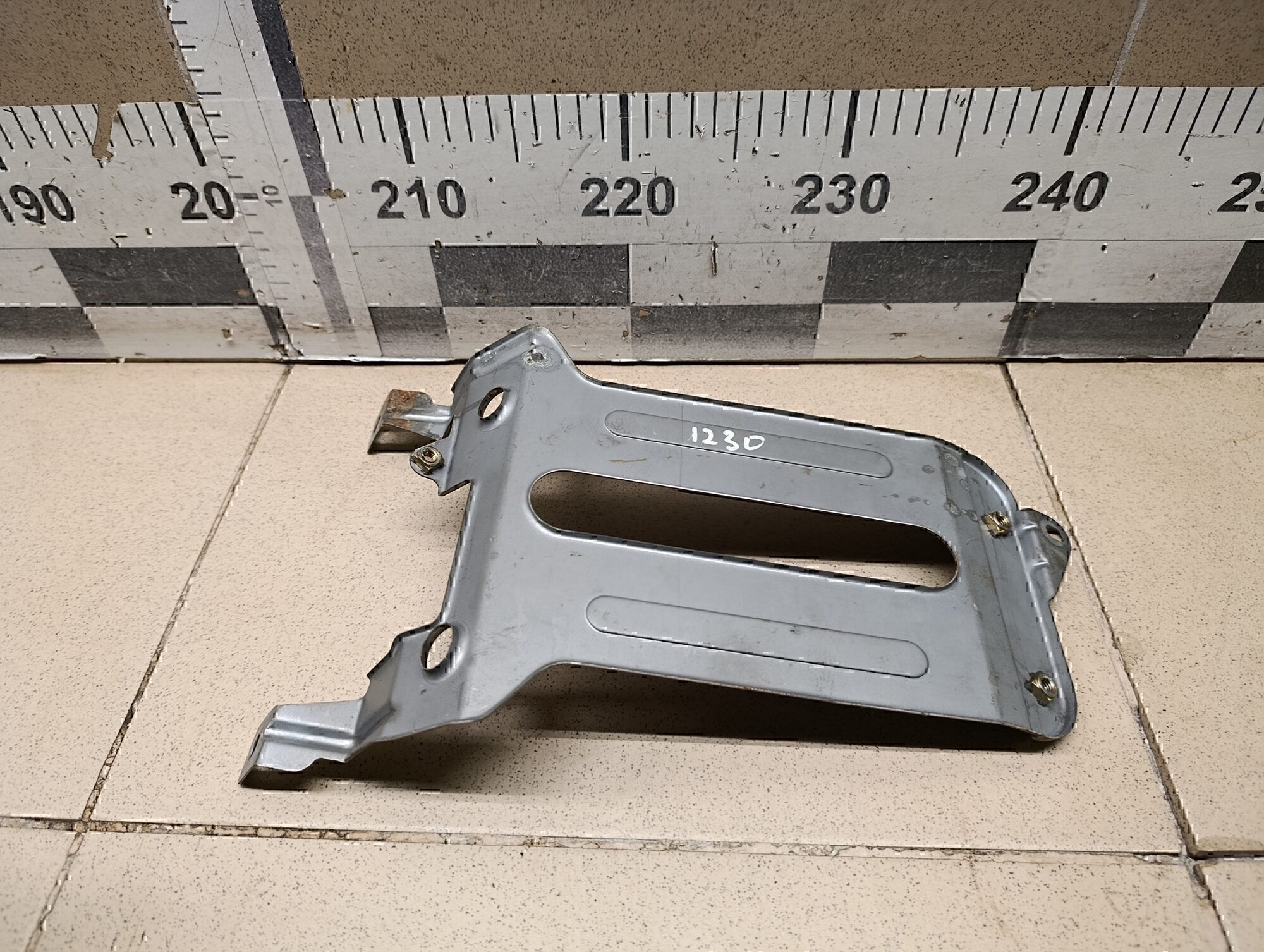 Кронштейн блока управления двигателем MITSUBISHI Carisma (DA) 1999-2003