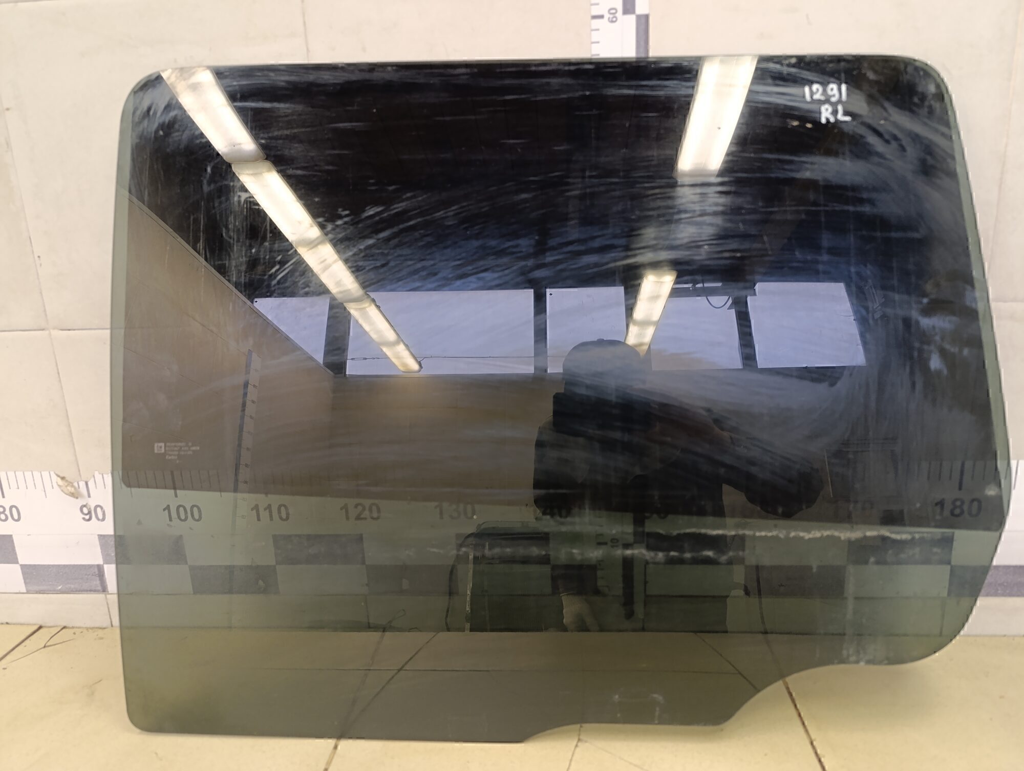 Стекло двери задней левой Hummer H2