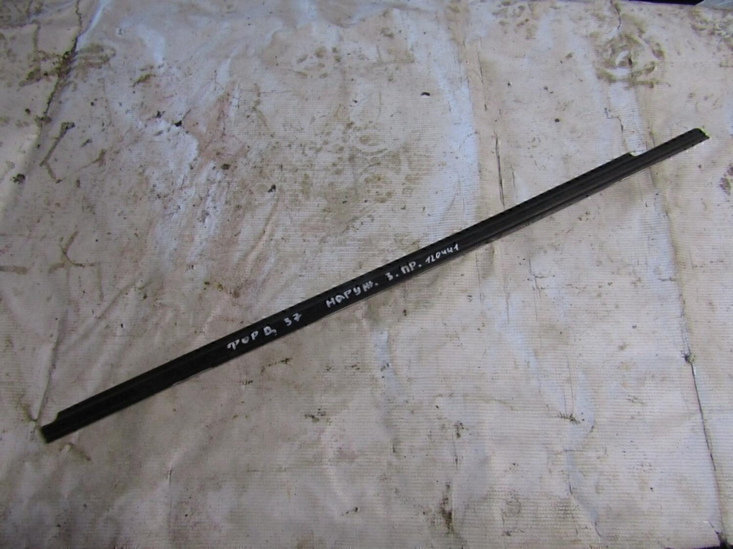 Накладка стекла заднего правого FORD Focus I 1998-2004