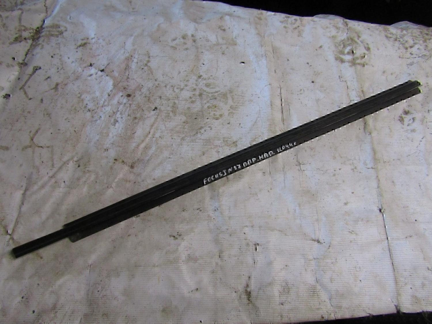 Накладка стекла переднего правого FORD Focus I 1998-2004