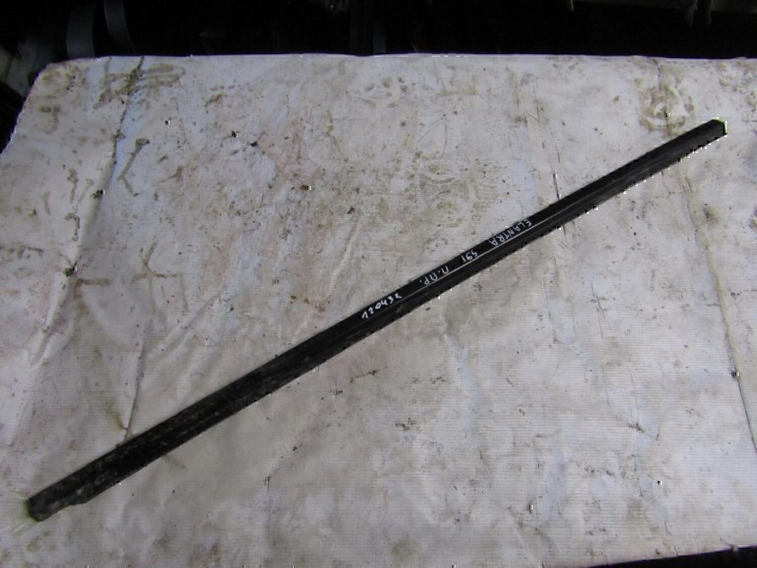 Накладка стекла переднего правого HYUNDAI Elantra 2006-2011