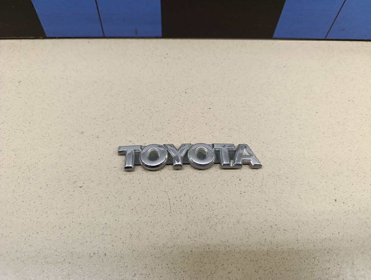 Эмблема на крышку багажника TOYOTA Corolla E12 2001-2006