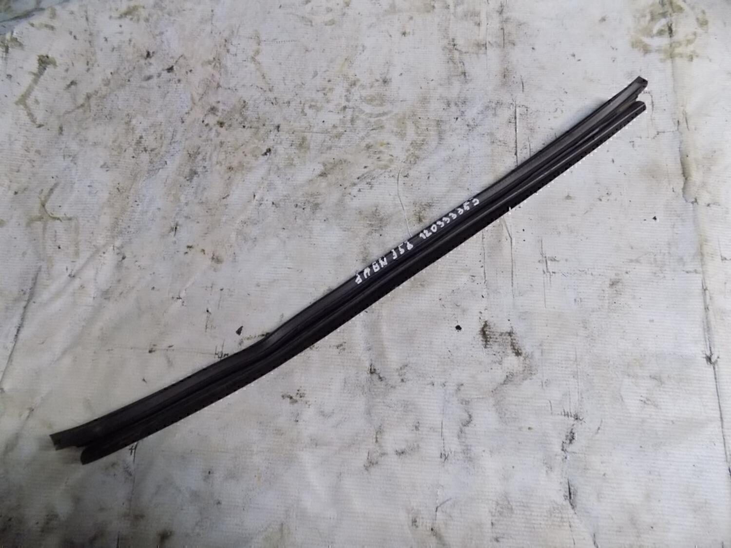 Накладка стекла заднего правого RENAULT Duster 2012>