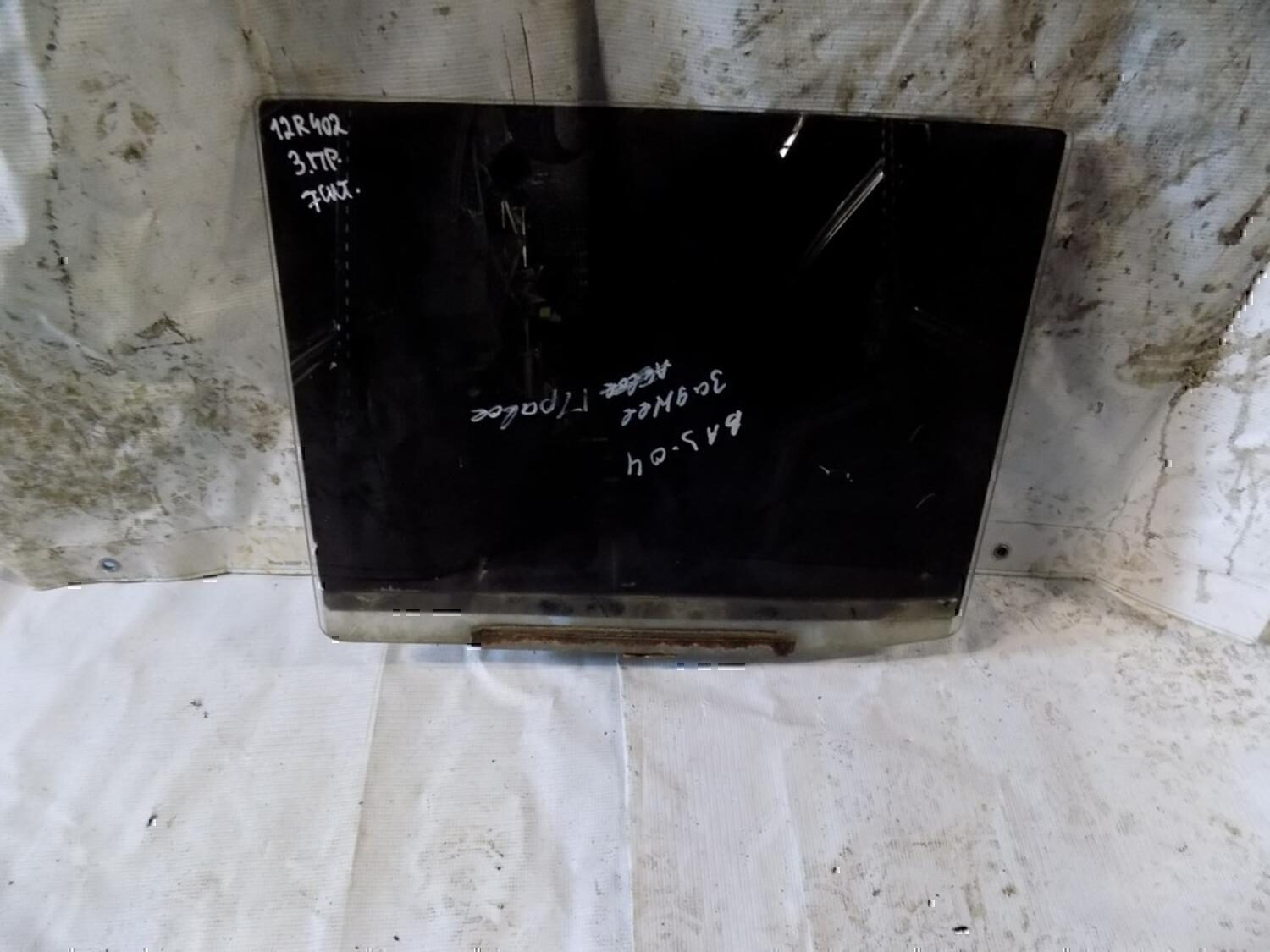 Стекло двери задней правой VAZ Lada 2104