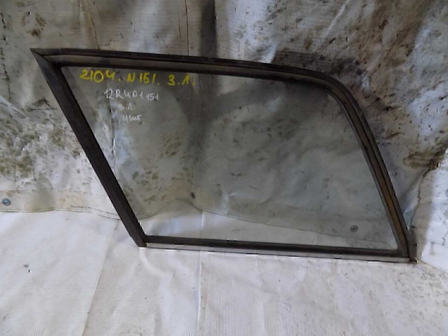 Стекло кузовное глухое левое VAZ Lada 2104