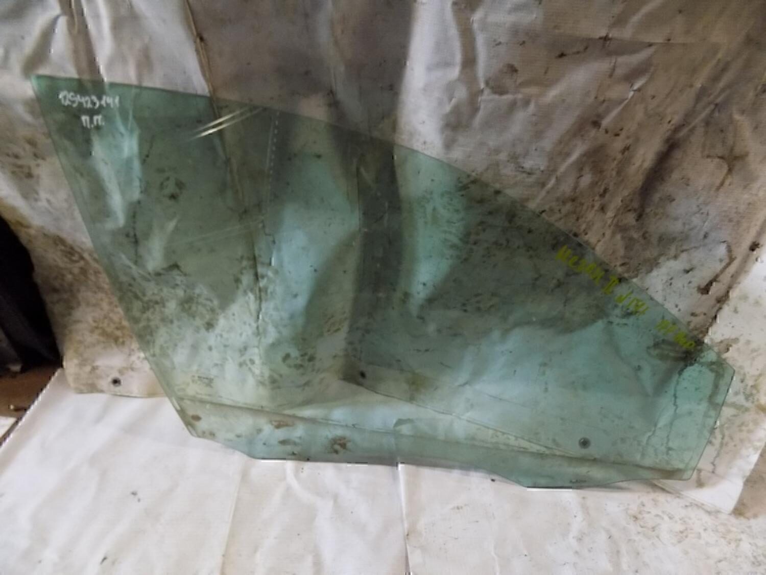 Стекло двери передней правой RENAULT Megane II 2002-2009