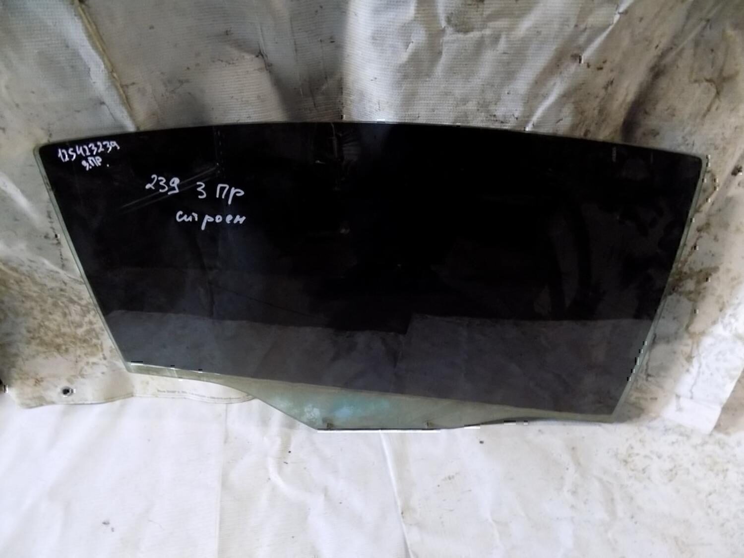 Стекло двери задней правой