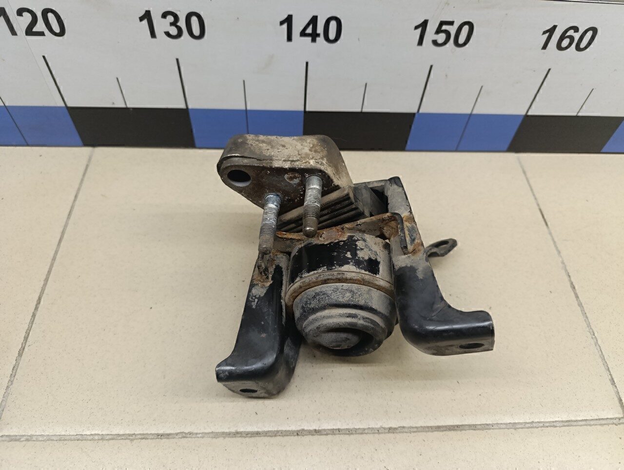 Опора двигателя правая TOYOTA Avensis II 2003-2008