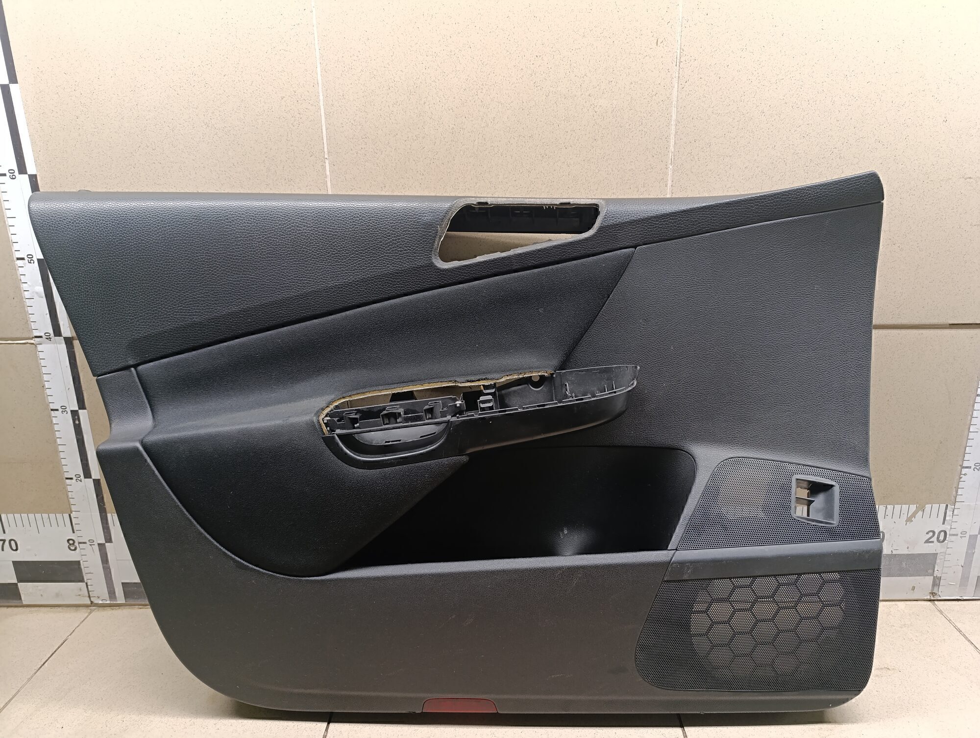 Обшивка двери передней левой VW Passat [B6] 2005-2010