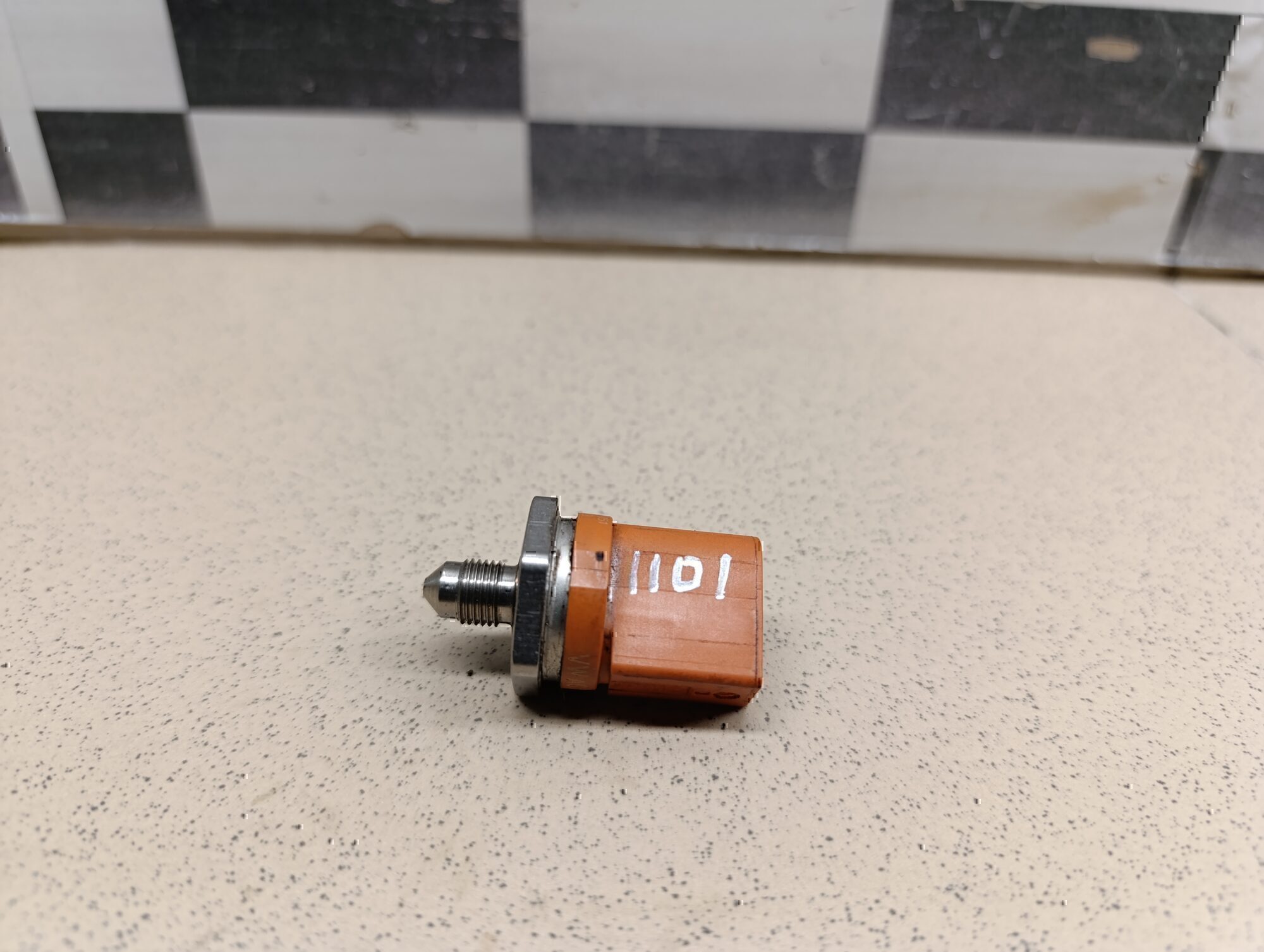 Датчик давления топлива Audi Passat [B6] 2005-2010