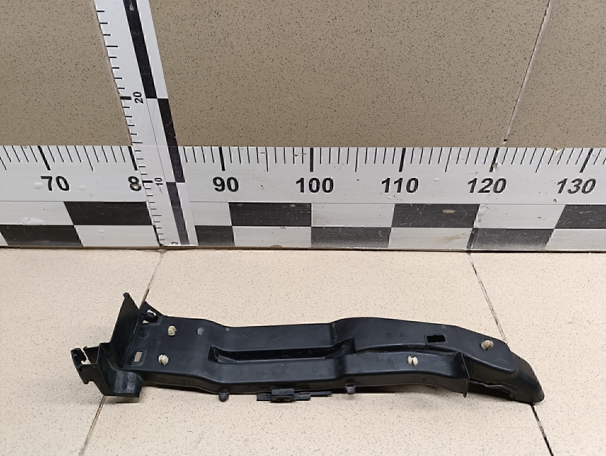 Канал для кабеля Audi Yeti 2009>