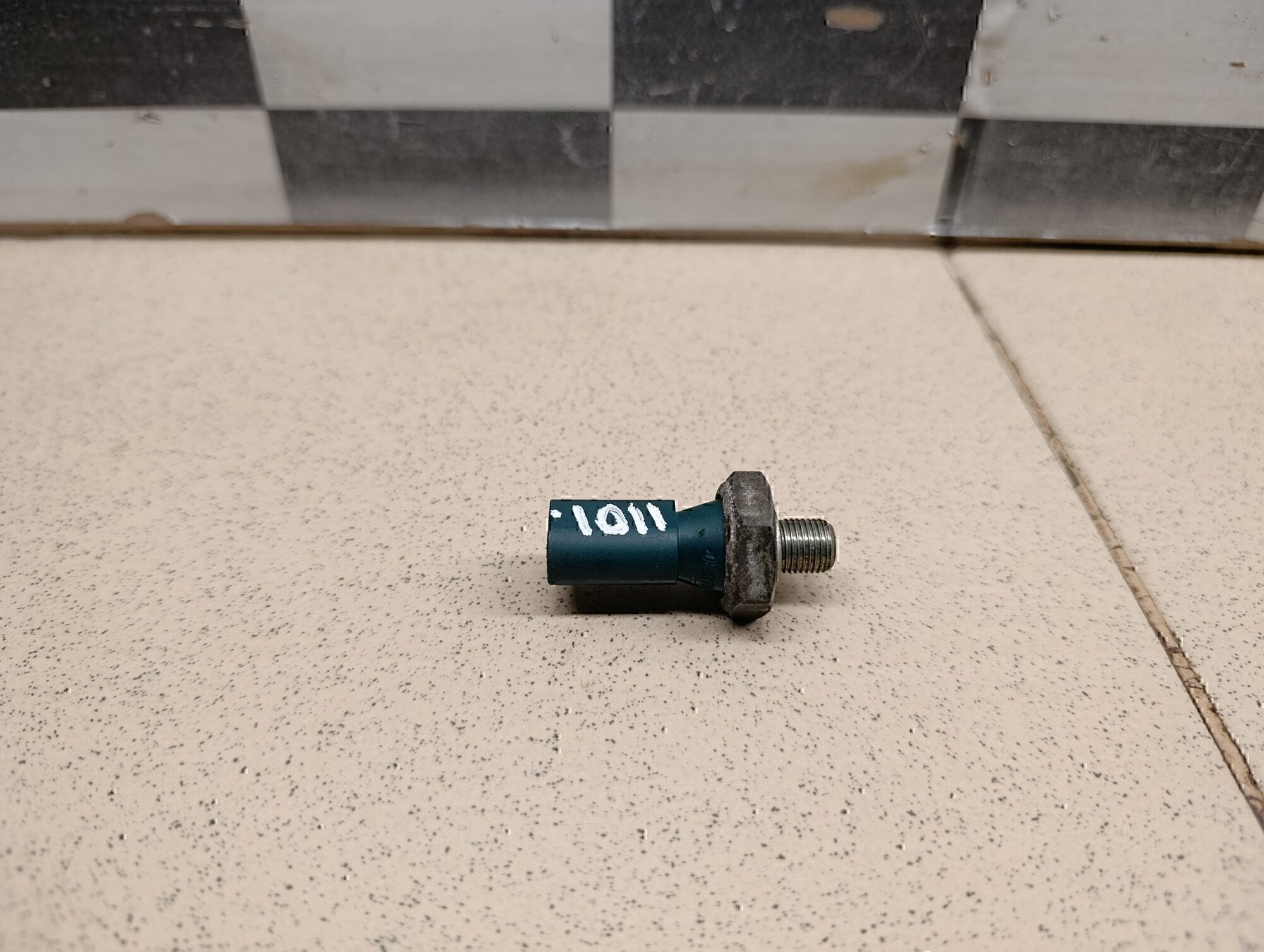 Датчик давления масла VW Golf VI 2009-2012