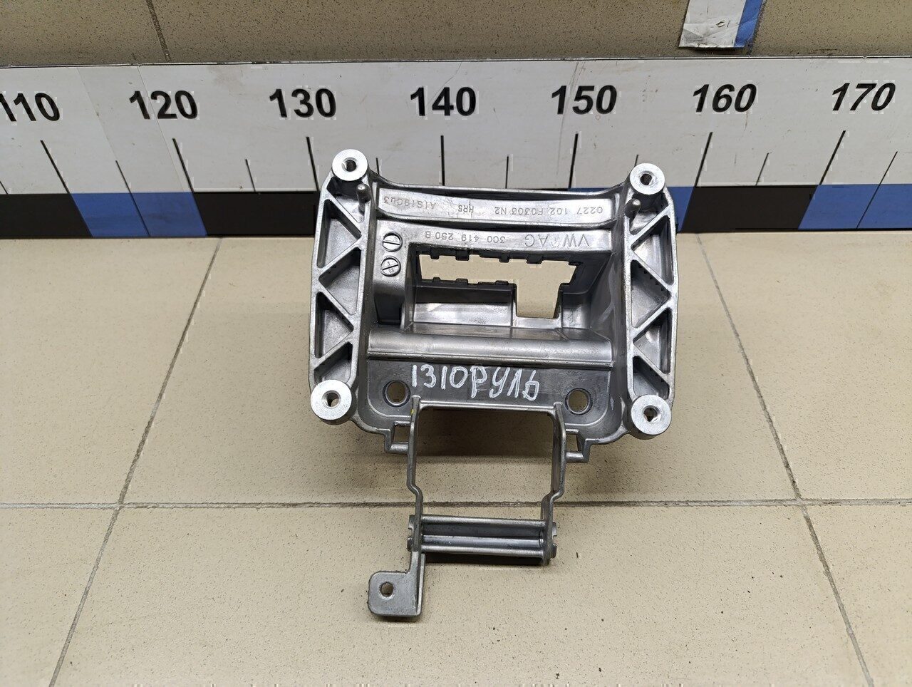 Кронштейн рулевой колонки VW Passat [B6] 2005-2010