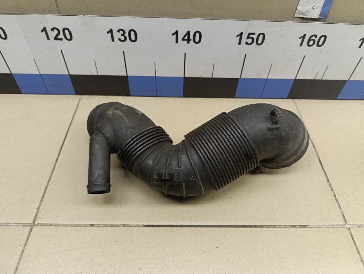 Патрубок воздушного фильтра Audi Passat [B6] 2005-2010