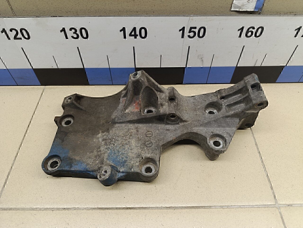 Кронштейн генератора Audi Passat [B6] 2005-2010