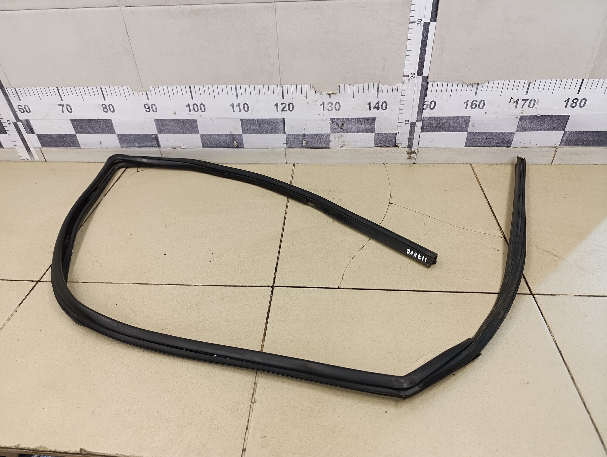 Уплотнитель стекла двери KIA Sportage 1994-2004