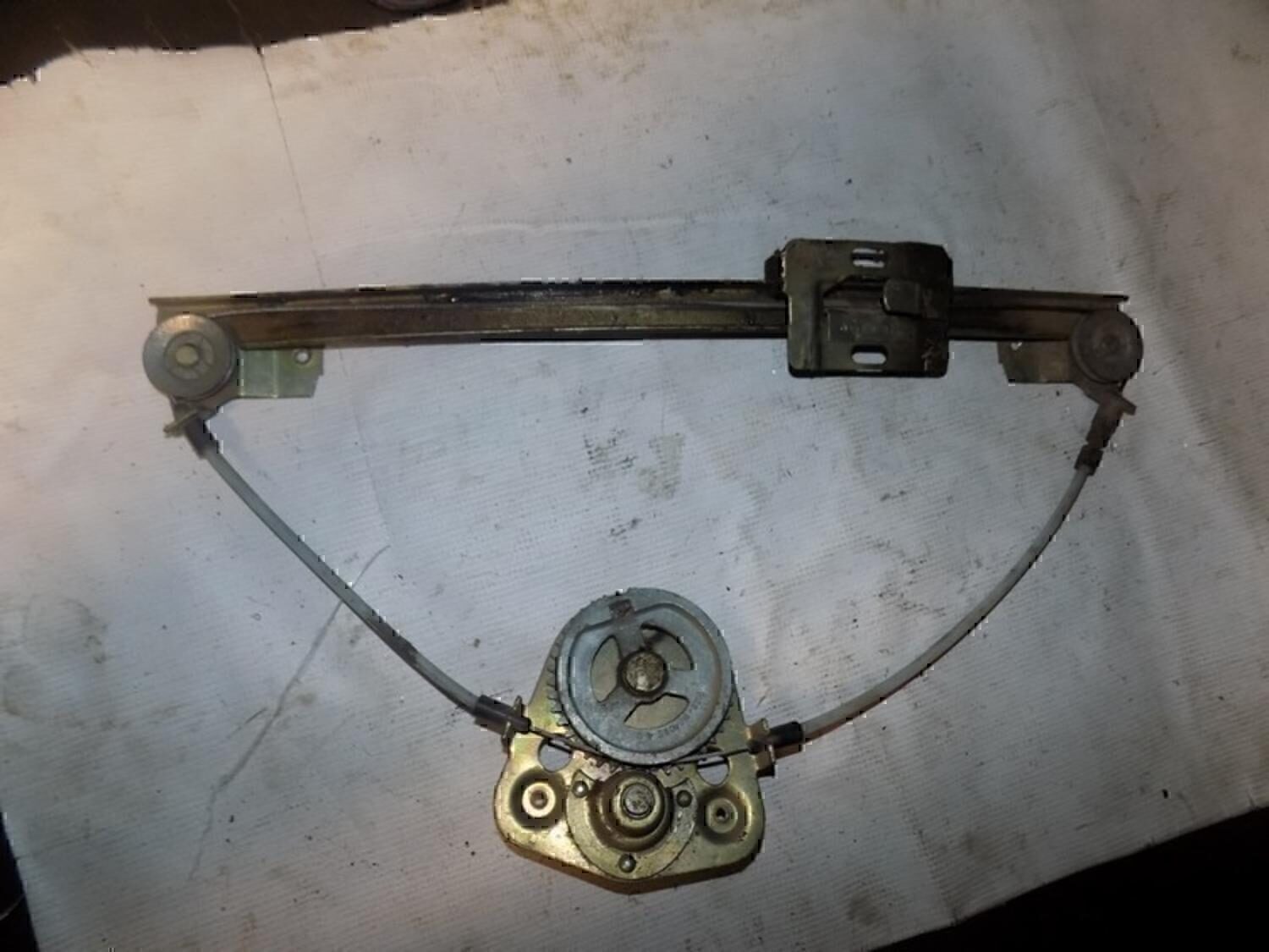 Стеклоподъемник механ. задний левый Izh Oda 2126