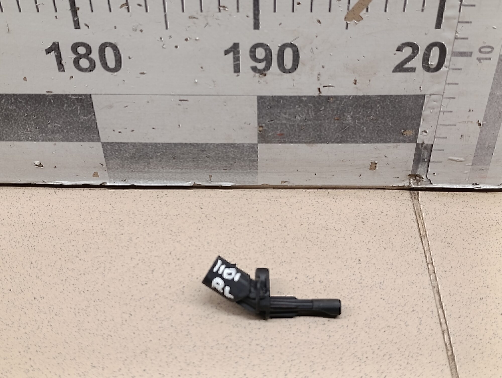 Датчик ABS задний левый Audi Passat [B6] 2005-2010