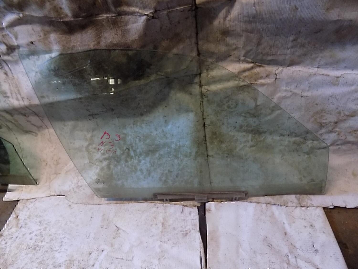 Стекло двери передней правой VW Passat [B3] 1988-1993