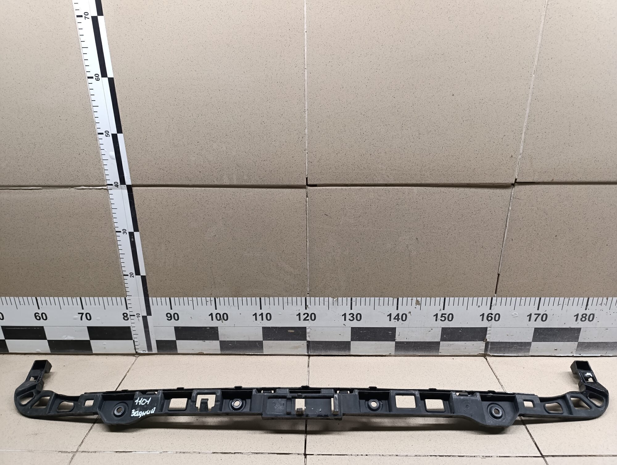 Направляющая заднего бампера VW Golf VI 2009-2012