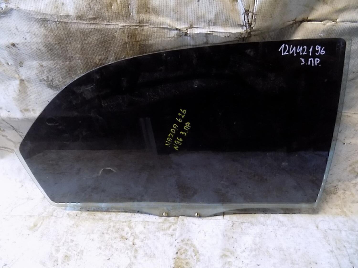 Стекло двери задней правой MAZDA 626 (GE) 1992-1997