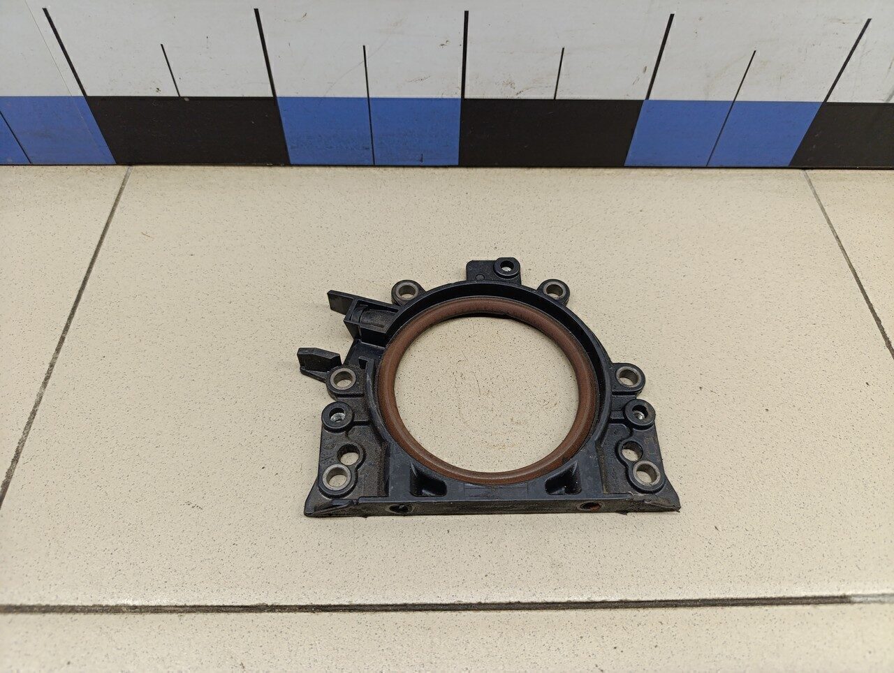 Крышка коленвала задняя Audi Passat [B6] 2005-2010