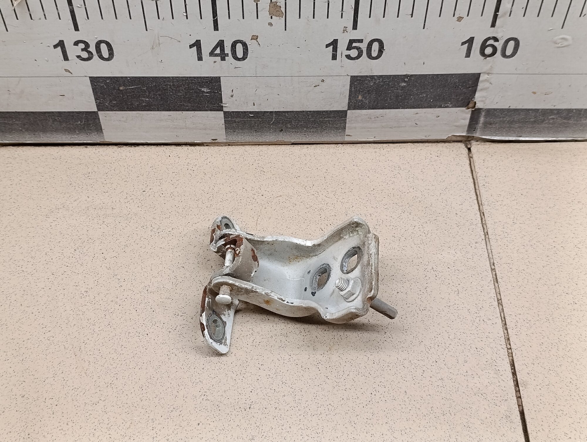 Петля двери передней левой нижняя FORD Transit/Tourneo Connect 2002-2013