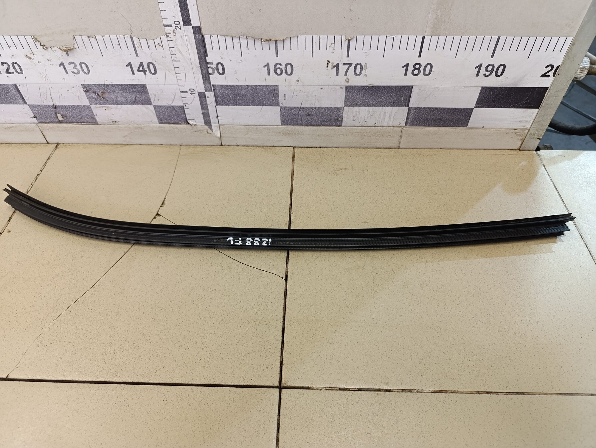 Накладка стекла переднего левого CITROEN Berlingo 1996-2002